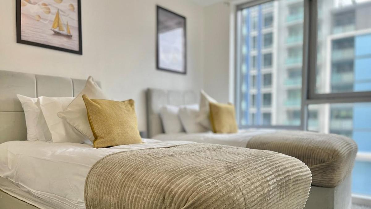 10 Mins From Abba Arena With Free Parking Apartment London Luaran gambar